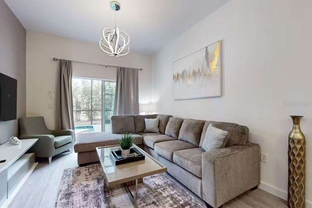 372 FAMAGUSTA DRIVE - Photo 5 of 38