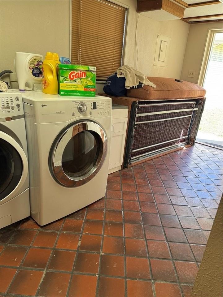 18121 Geraci Rd - Photo 3 of 15