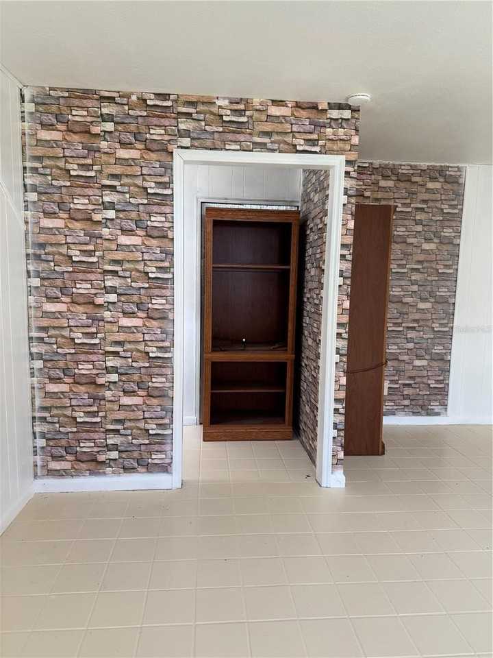 18121 Geraci Rd - Photo 5 of 15