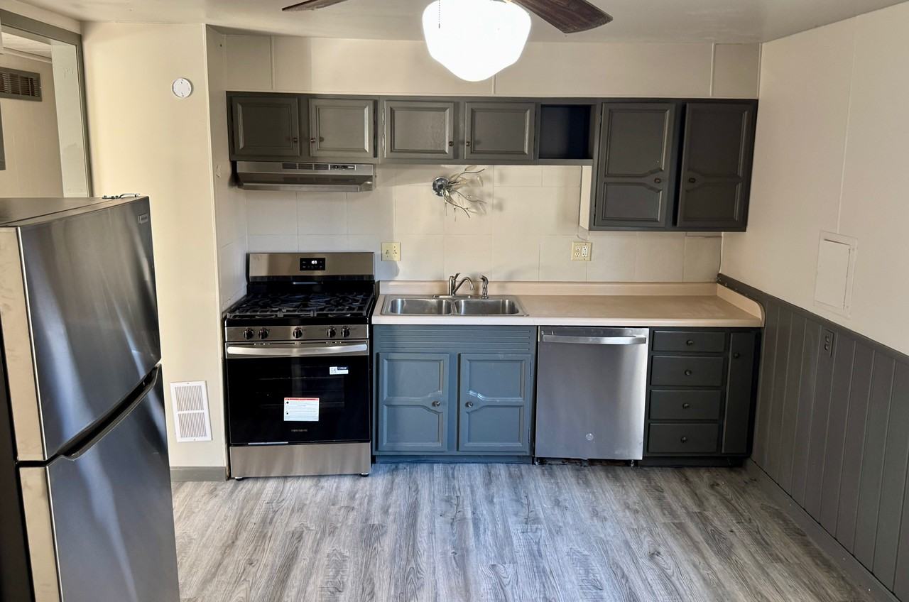 1225 13th Street Southeast - Photo 2 of 9