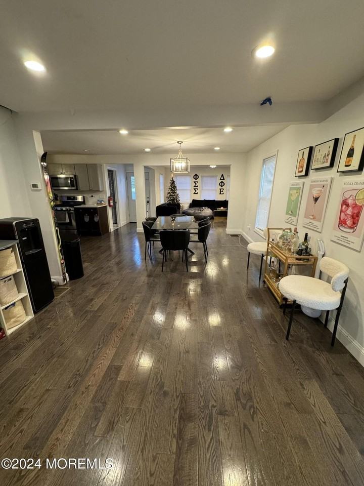 215 Cedar St - Photo 3 of 13