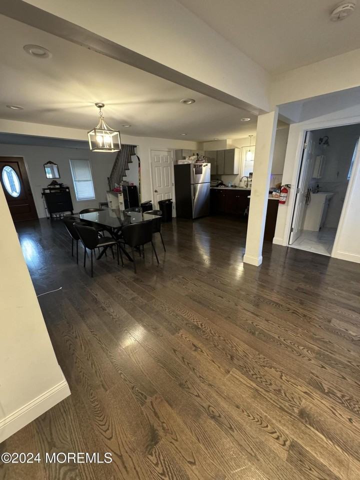 215 Cedar St - Photo 4 of 13