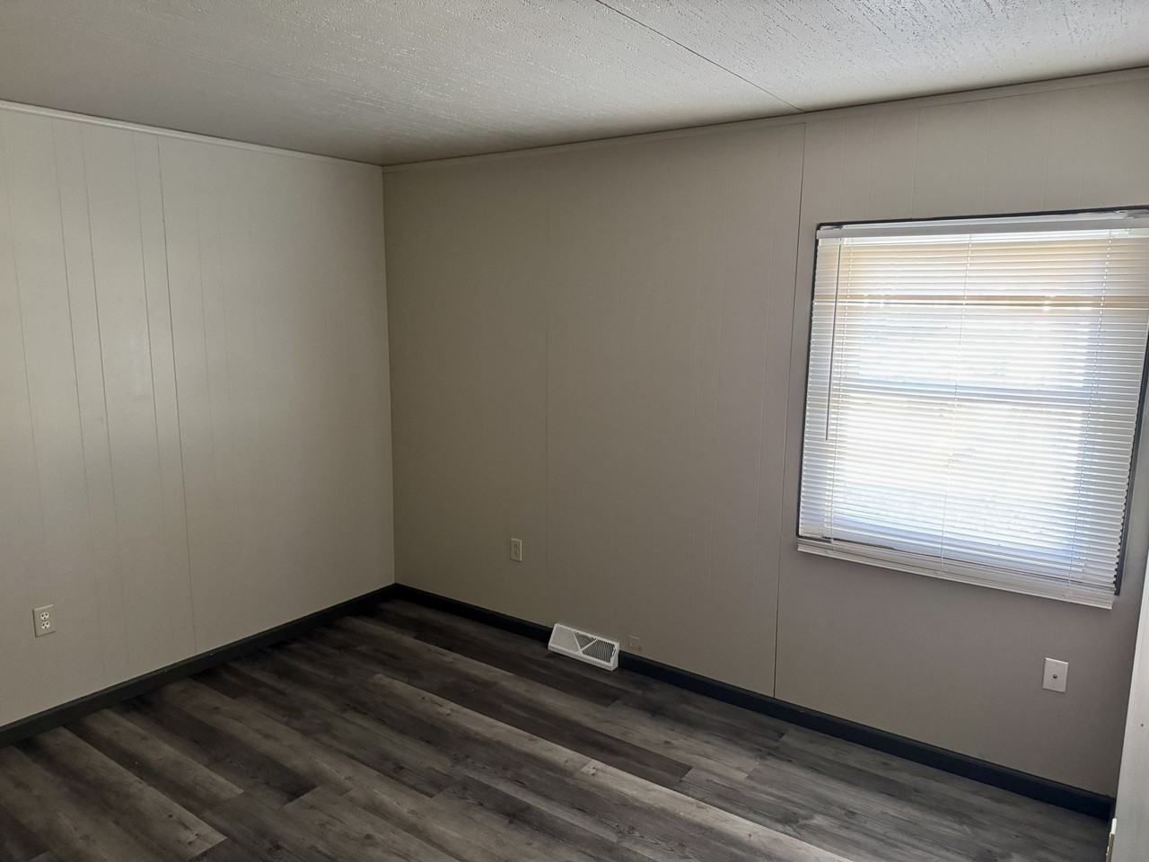 1225 13th Street Southeast - Photo 4 of 9