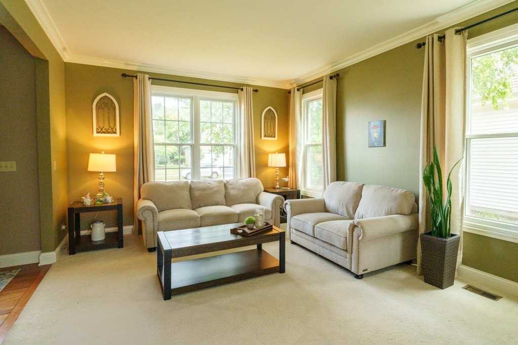 864 Red Clover Dr - Photo 3 of 13