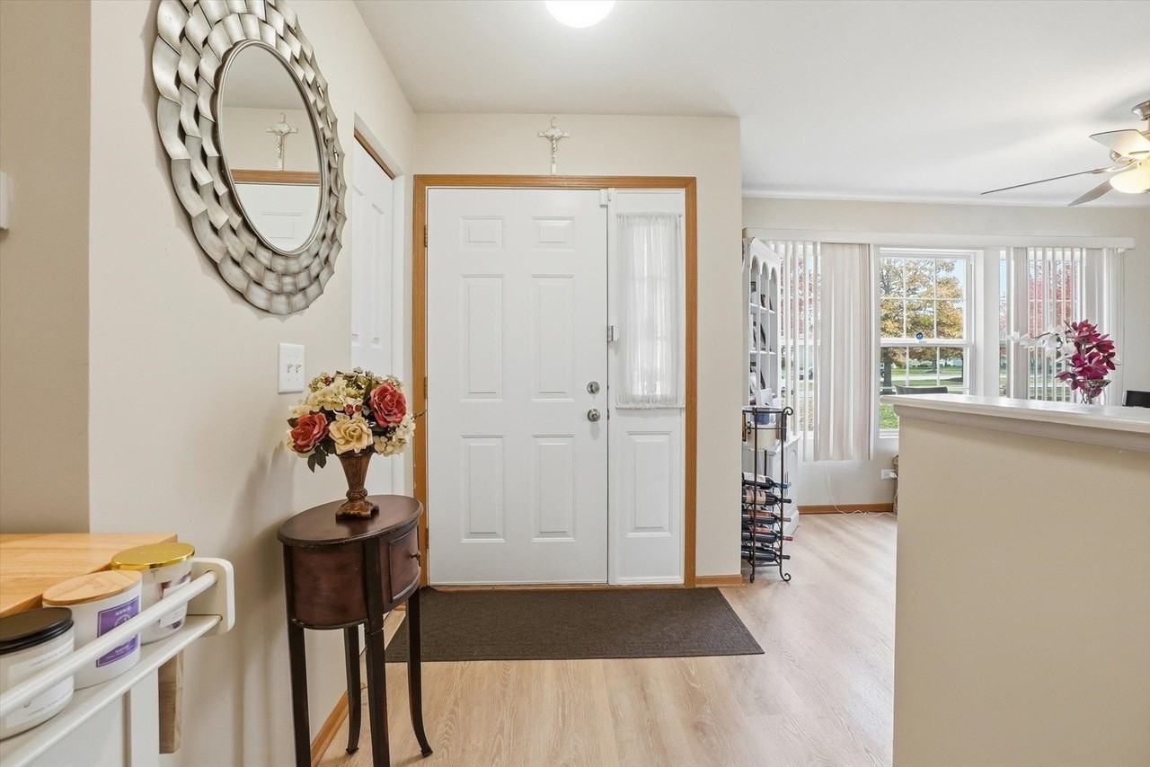 315 Ogden Falls Boulevard - Photo 2 of 19