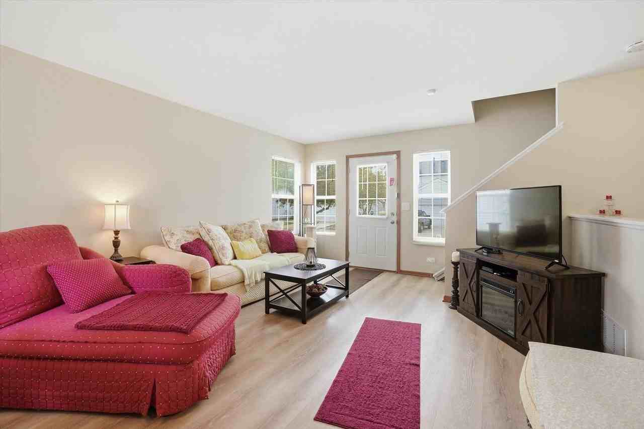 315 Ogden Falls Boulevard - Photo 3 of 19