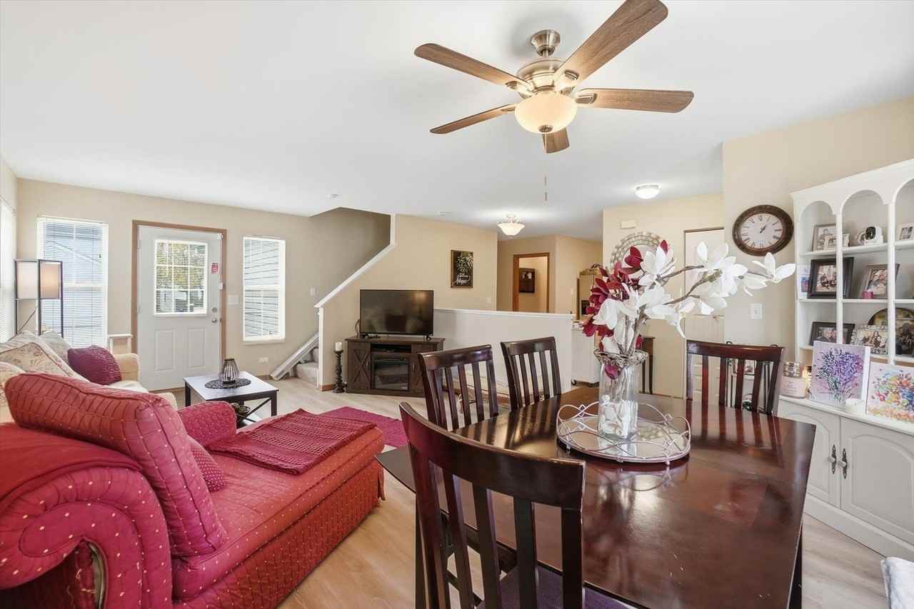 315 Ogden Falls Boulevard - Photo 4 of 19