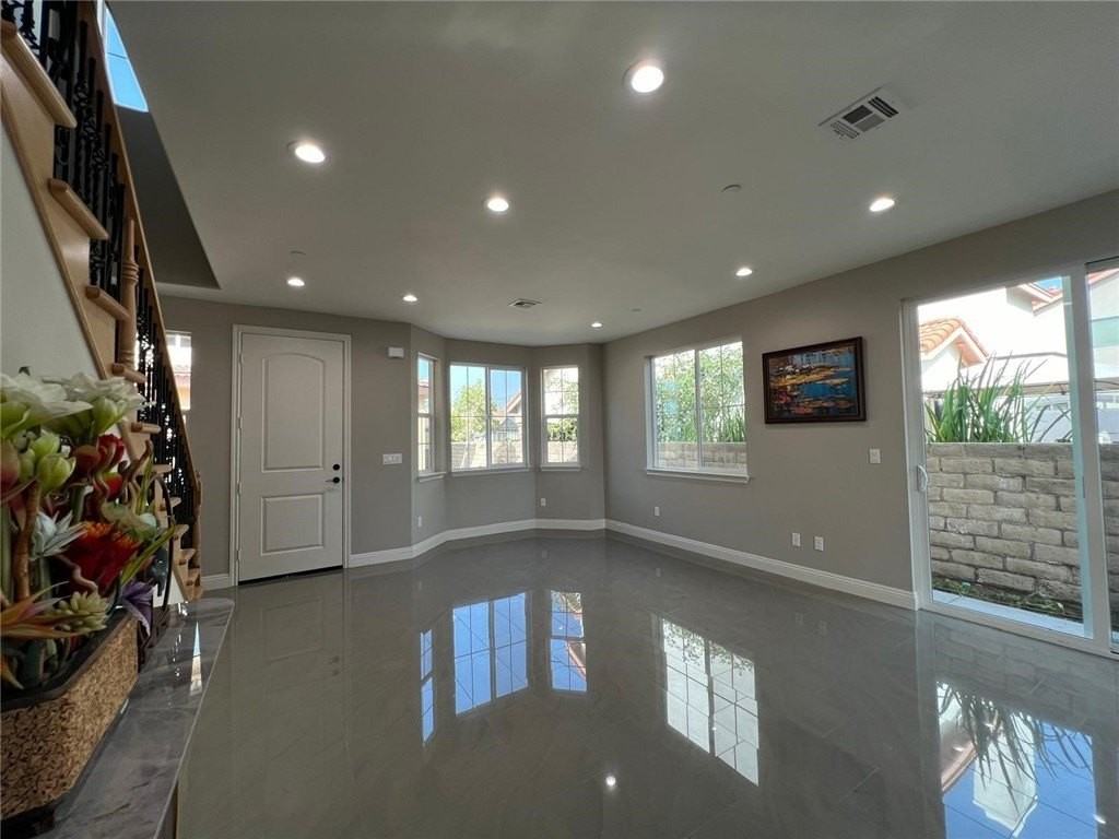 3858 Delta Ave - Photo 2 of 13