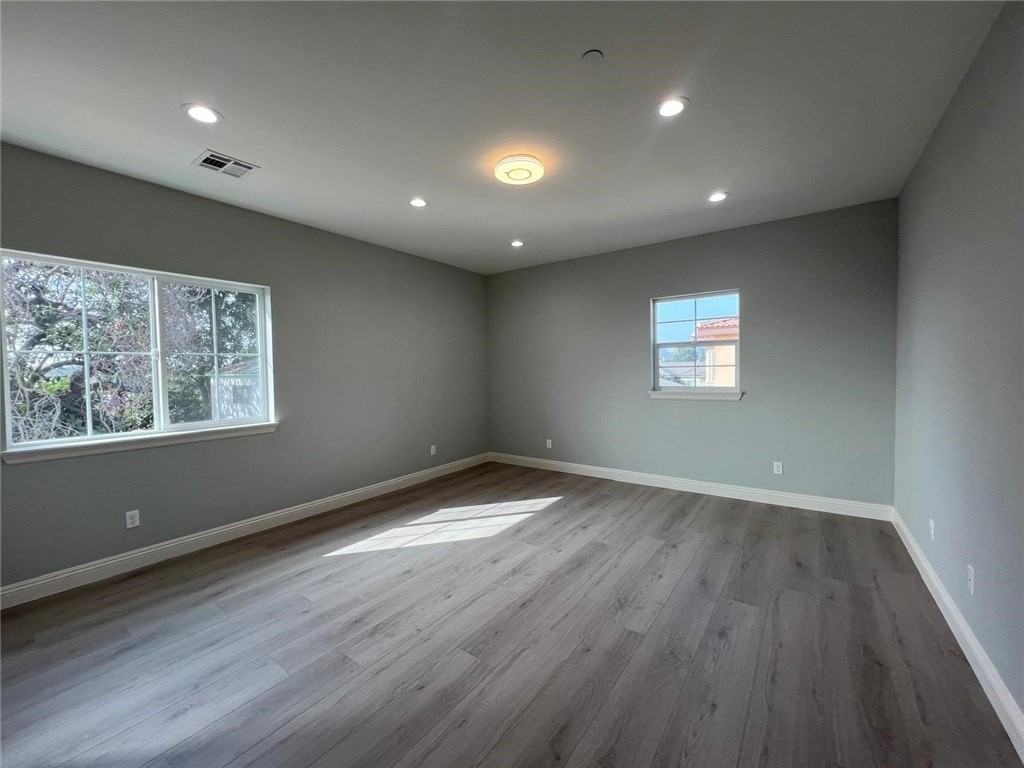 3858 Delta Ave - Photo 6 of 13