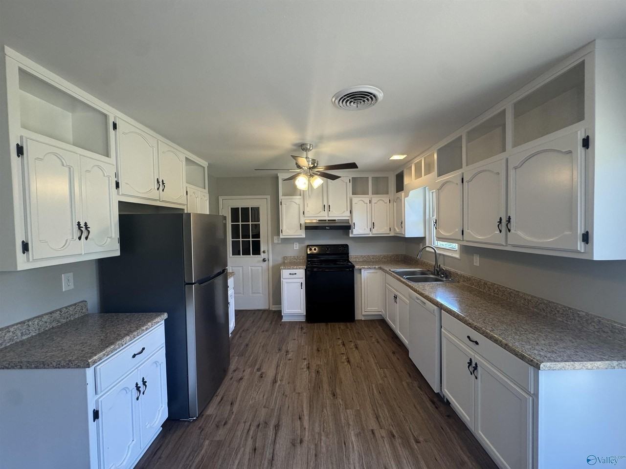 10020 Strong Dr Se - Photo 3 of 14