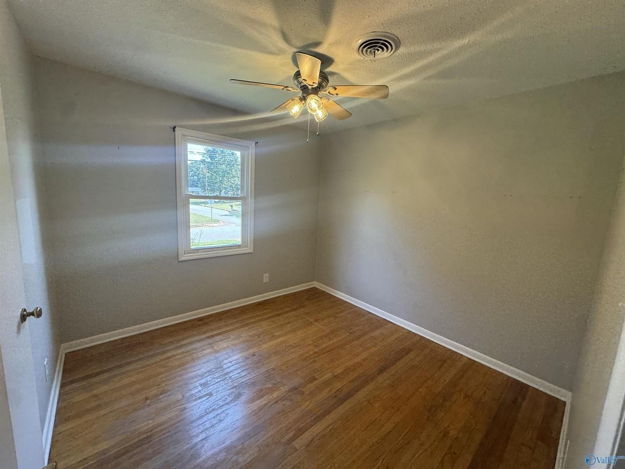 10020 Strong Dr Se - Photo 6 of 14