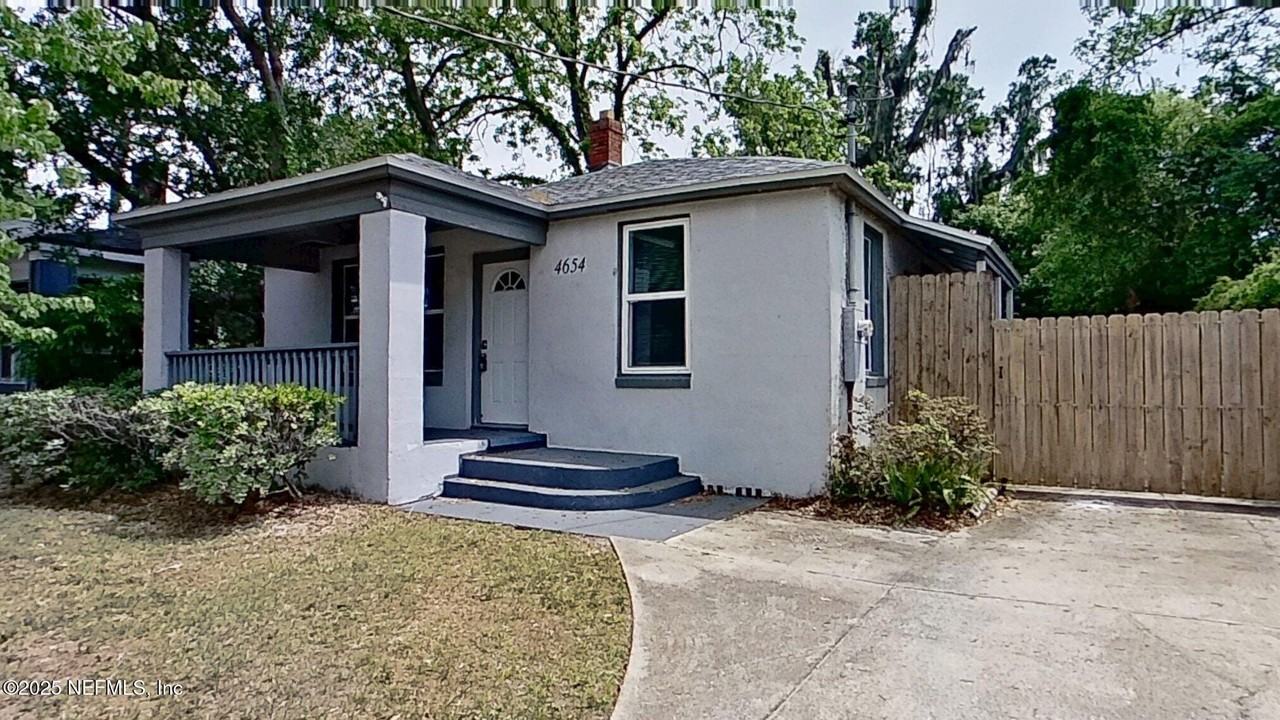 4654 Post St - Photo 2 of 19