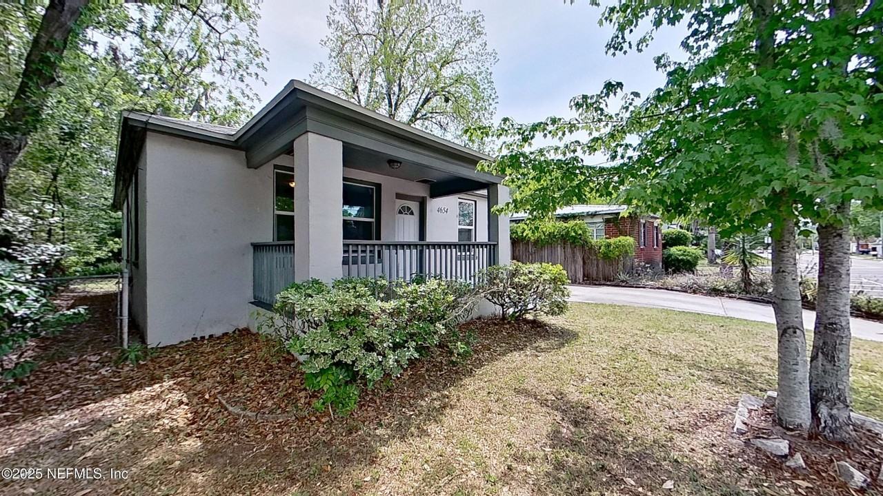 4654 Post St - Photo 4 of 19