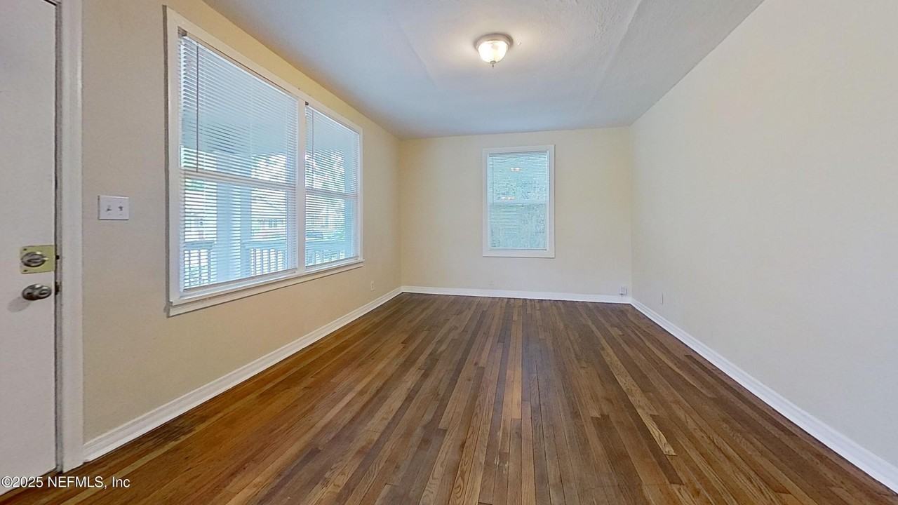 4654 Post St - Photo 6 of 19