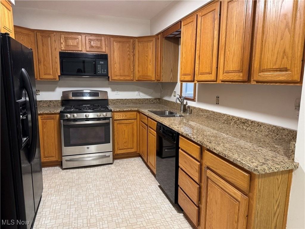 8896 Spring Valley Dr - Photo 6 of 39