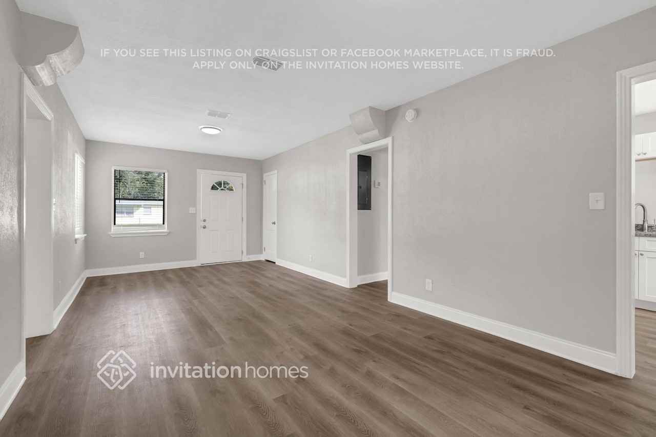 5750 Cedar Forest Dr N - Photo 3 of 24