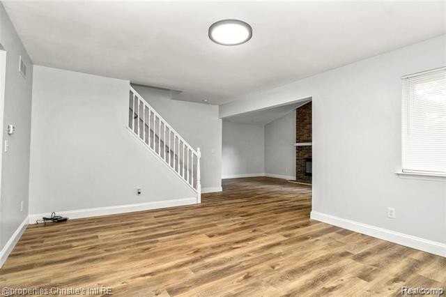 21385 Deerfield Dr - Photo 2 of 11