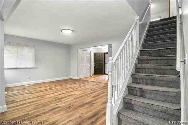 21385 Deerfield Dr - Photo 3 of 11