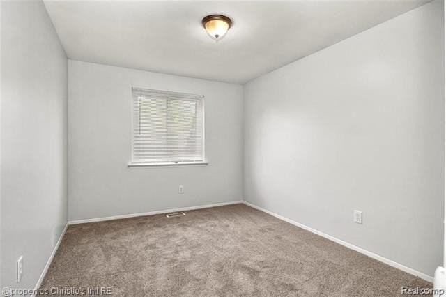 21385 Deerfield Dr - Photo 6 of 11