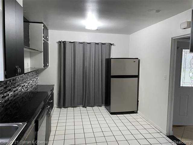 7427 Drexel St - Photo 6 of 11