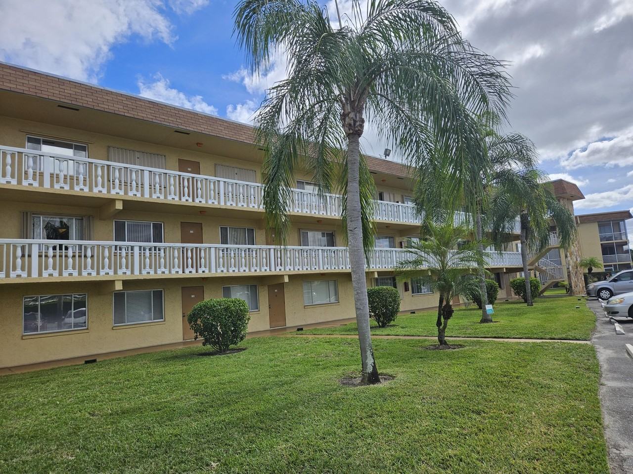 500 Village Green Circle West #118