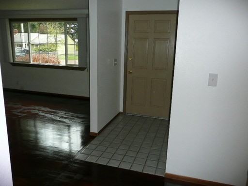 9405 NE 10th St - Photo 3 of 17