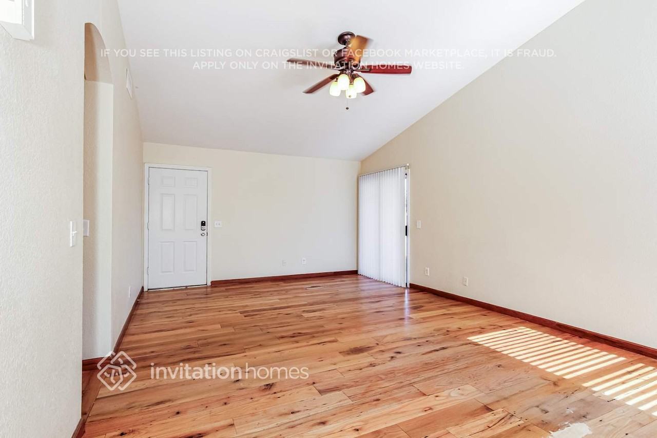 18285 N 87th Dr - Photo 3 of 17