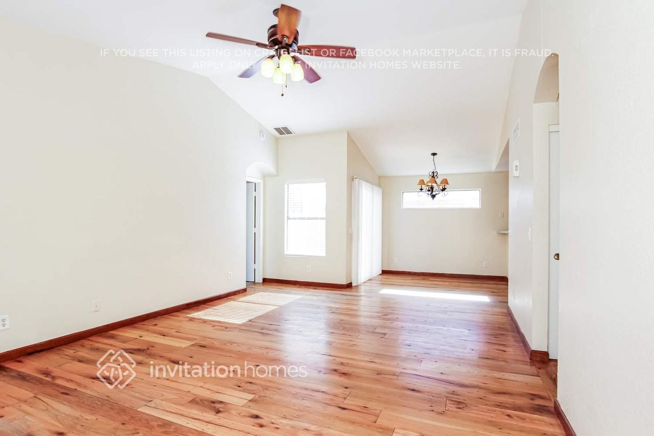 18285 N 87th Dr - Photo 4 of 17