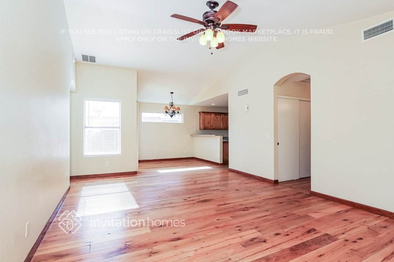 18285 N 87th Dr - Photo 5 of 17