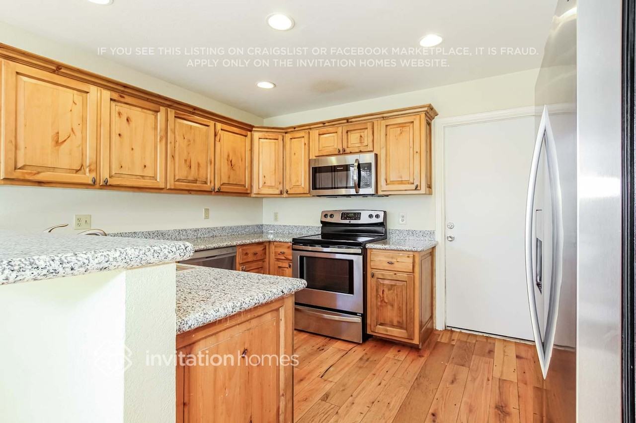 18285 N 87th Dr - Photo 7 of 17