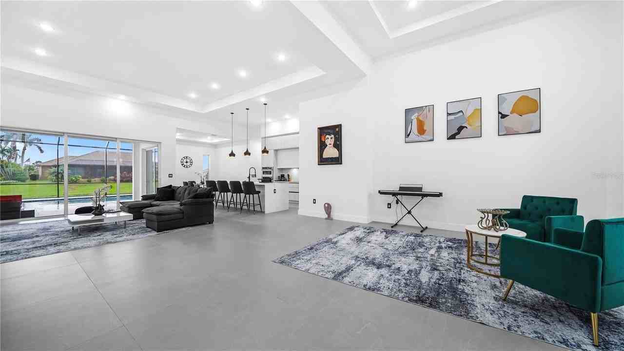 230 W Pine Valley Ln - Photo 2 of 50