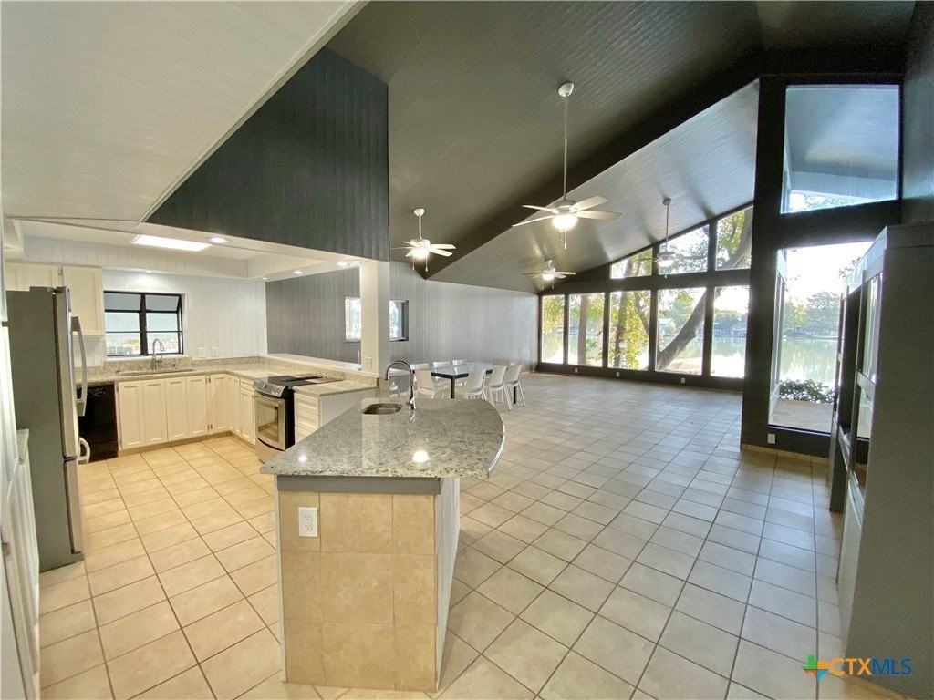 906 Lakeview Trail - Photo 3 of 13