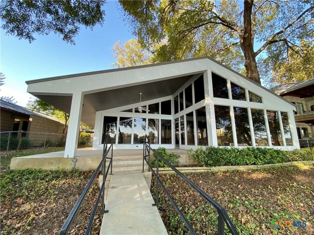 906 Lakeview Trl