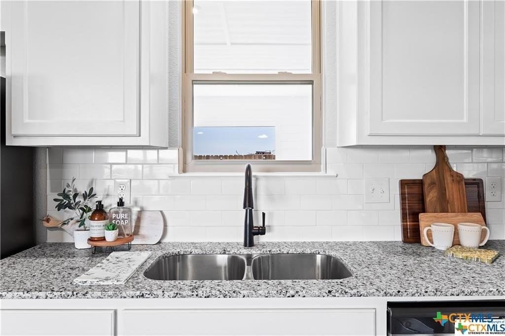 746 Meiomi Dr - Photo 6 of 32