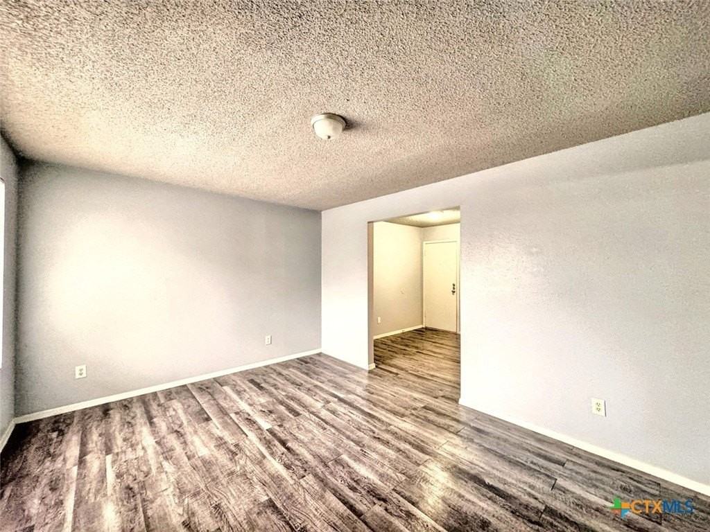 712 Martindale Rd - Photo 5 of 17