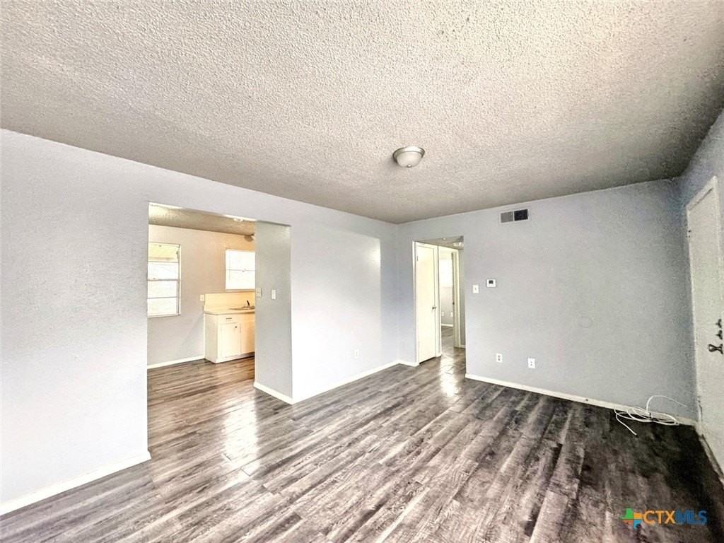 712 Martindale Rd - Photo 6 of 17