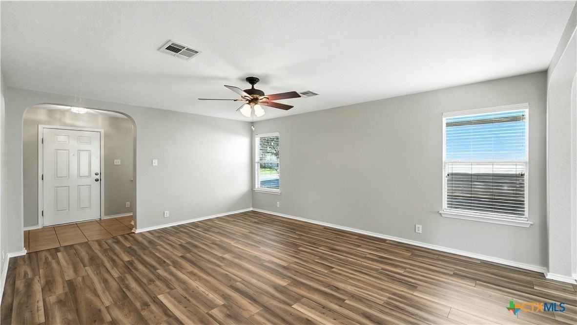 2137 Dorman Dr - Photo 5 of 39