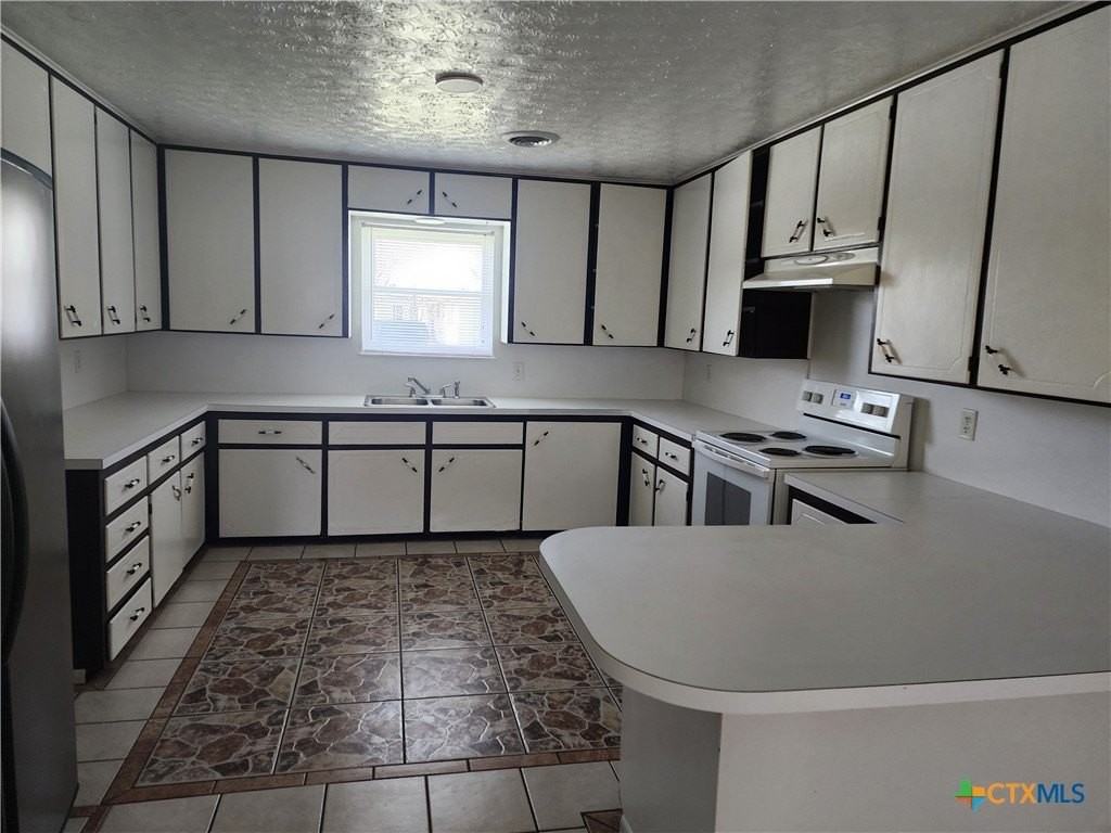 1700 Estelle Ave - Photo 4 of 14