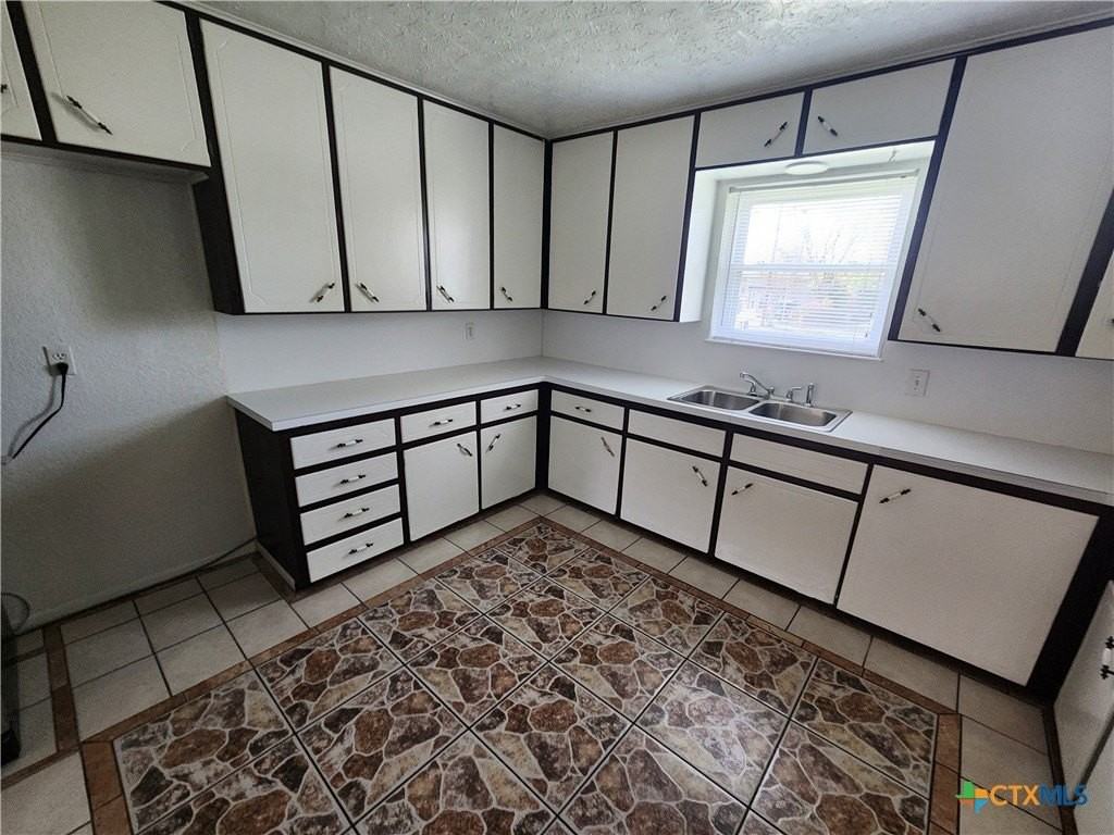 1700 Estelle Ave - Photo 5 of 14