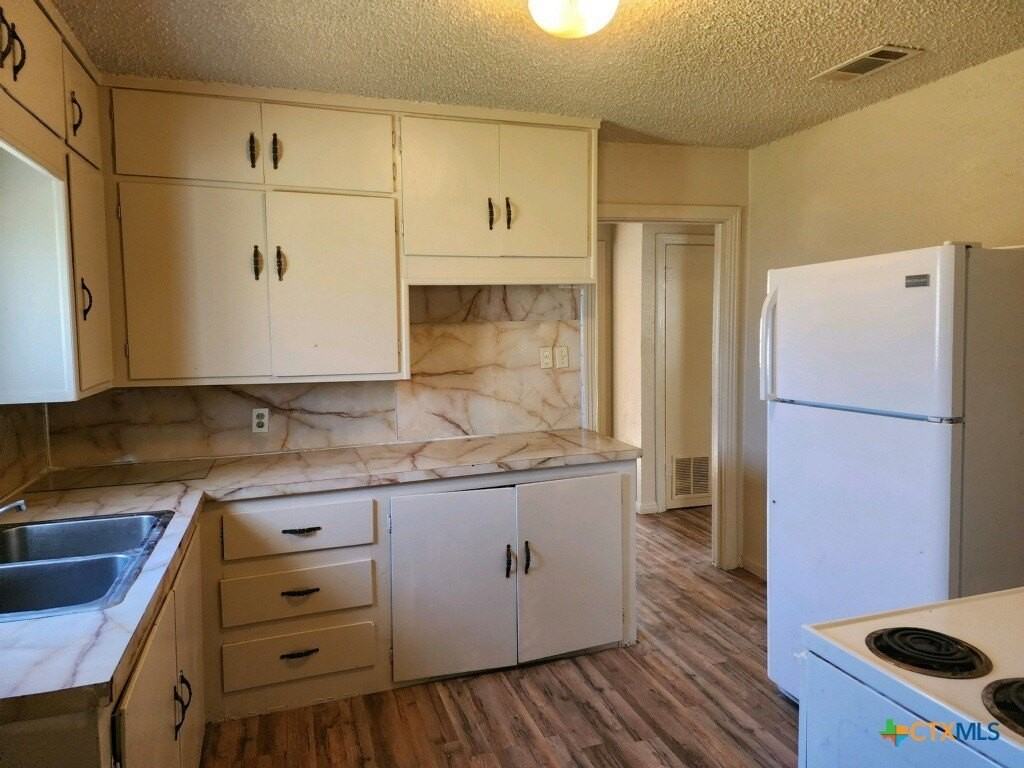 1312 Carol Way - Photo 5 of 7