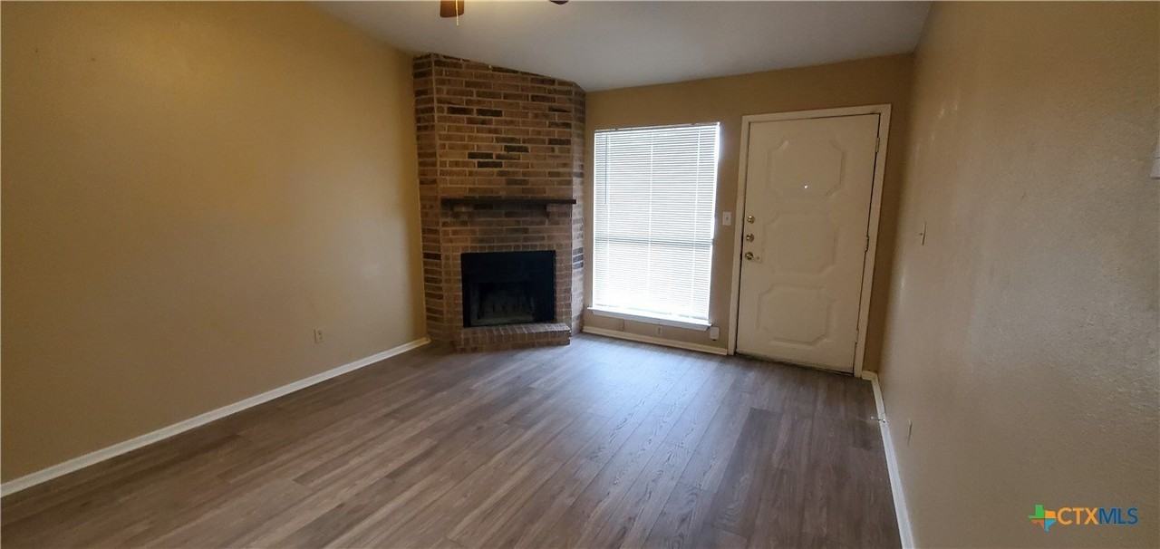 512 Kellys Way - Photo 3 of 21