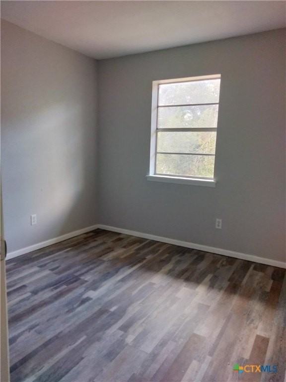 1028 Jefferson Ave - Photo 7 of 10