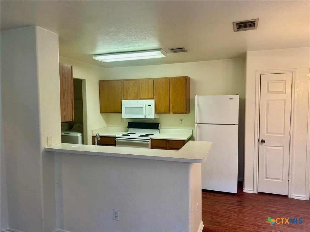 128 Cedargrove - Photo 2 of 10