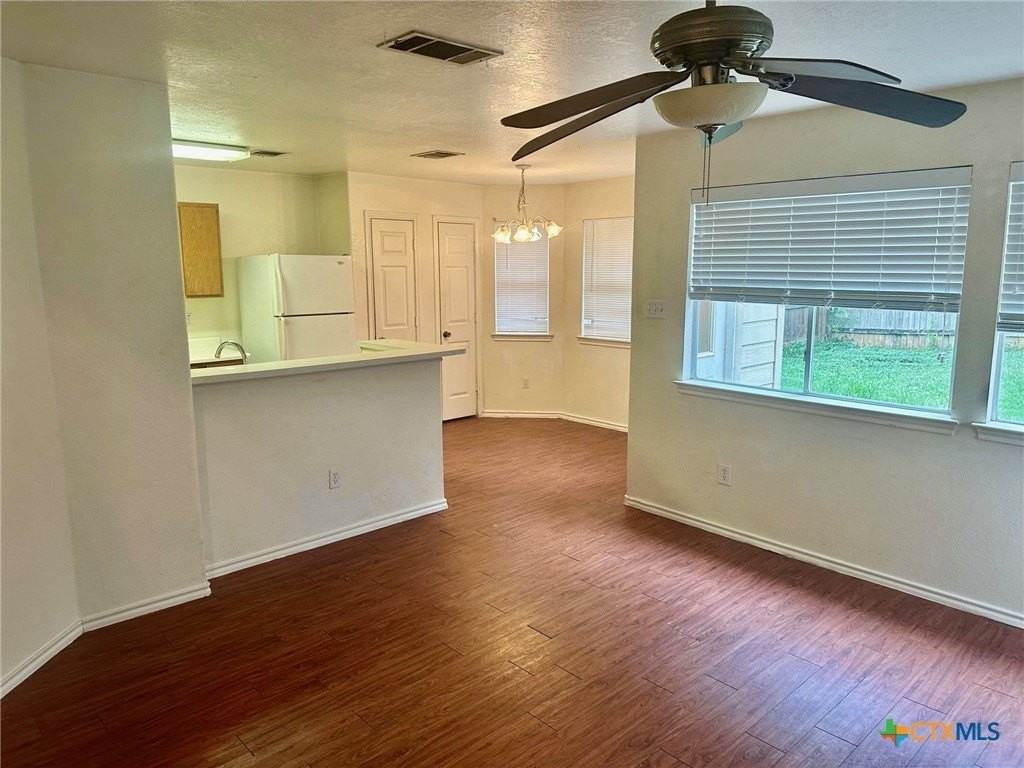 128 Cedargrove - Photo 5 of 10