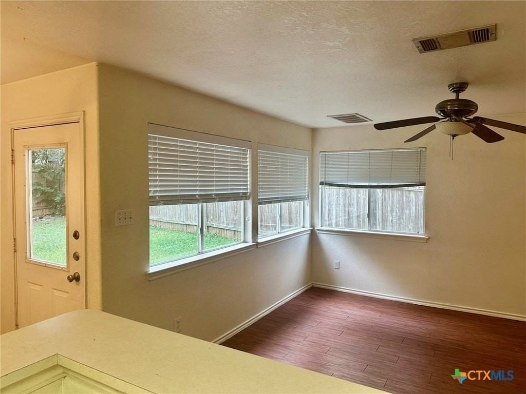 128 Cedargrove - Photo 6 of 10