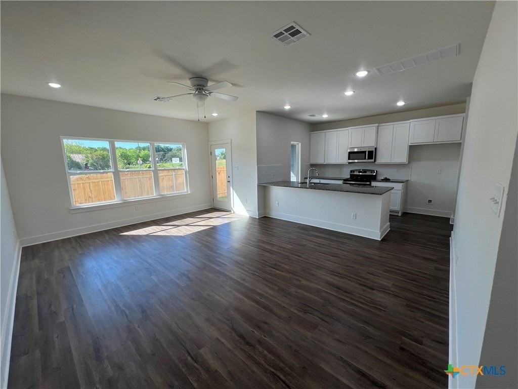 1822 Royal Loop - Photo 7 of 22