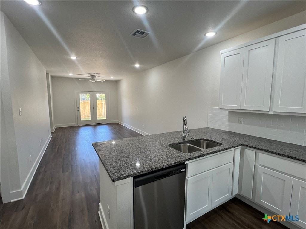 1826 Royal Loop - Photo 5 of 18