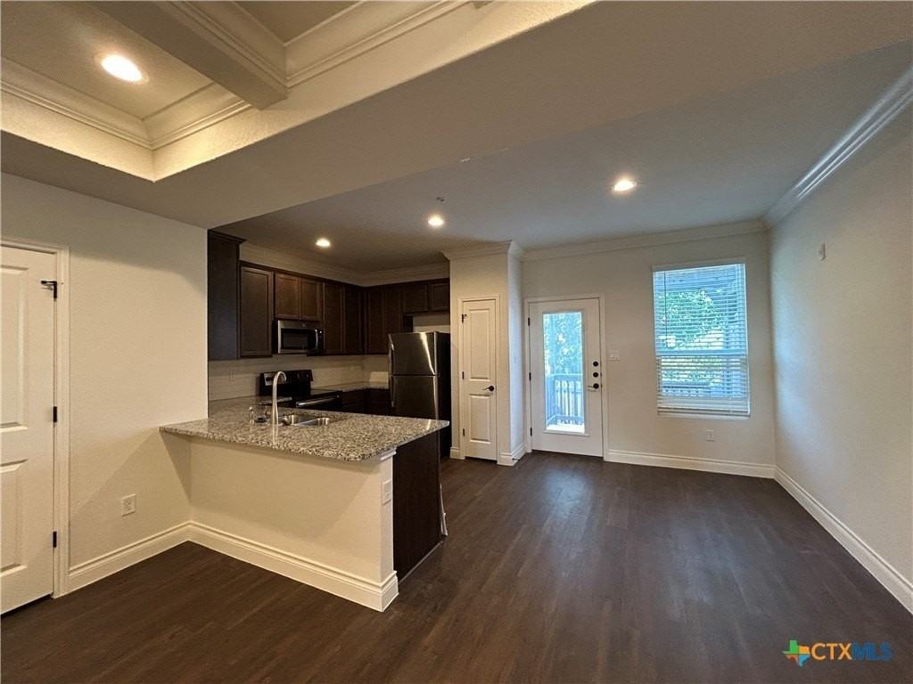 318 Untermaier Street - Photo 5 of 32