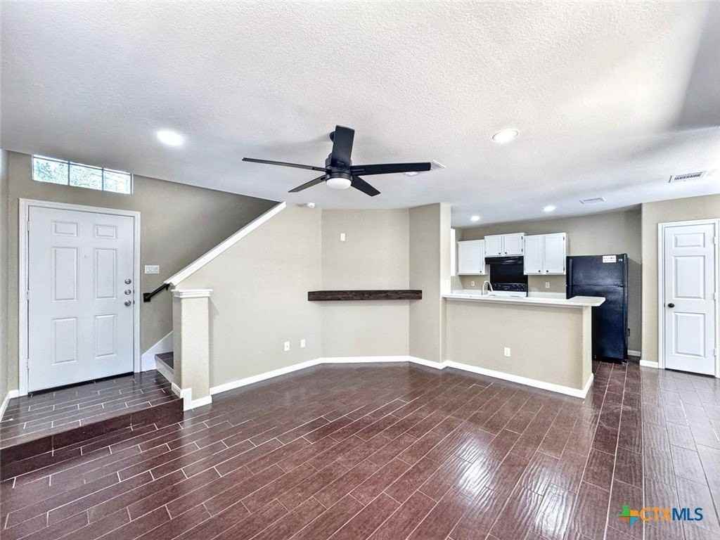 833 Sagewood Trl - Photo 2 of 19