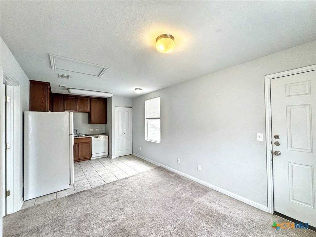 340 Perry Street - Photo 5 of 12